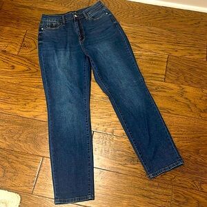 Judy Blue women’s jeans. Relaxed fit. High rise, dark wash. Size 9 / 29 like new
